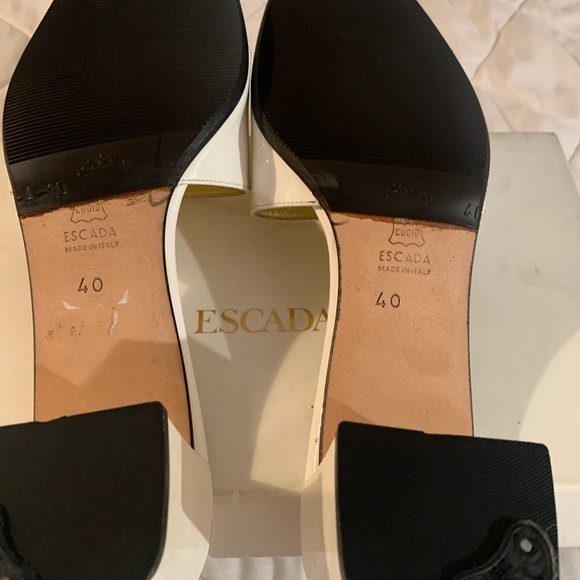 ESCADA WHITE PATENT LEATHER SANDALS. - Picture 6 of 6